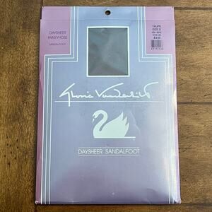 Gloria Vanderbilt Daysheer  Sandalfoot Pantyhose Size:  D, Color:   Taupe C-13